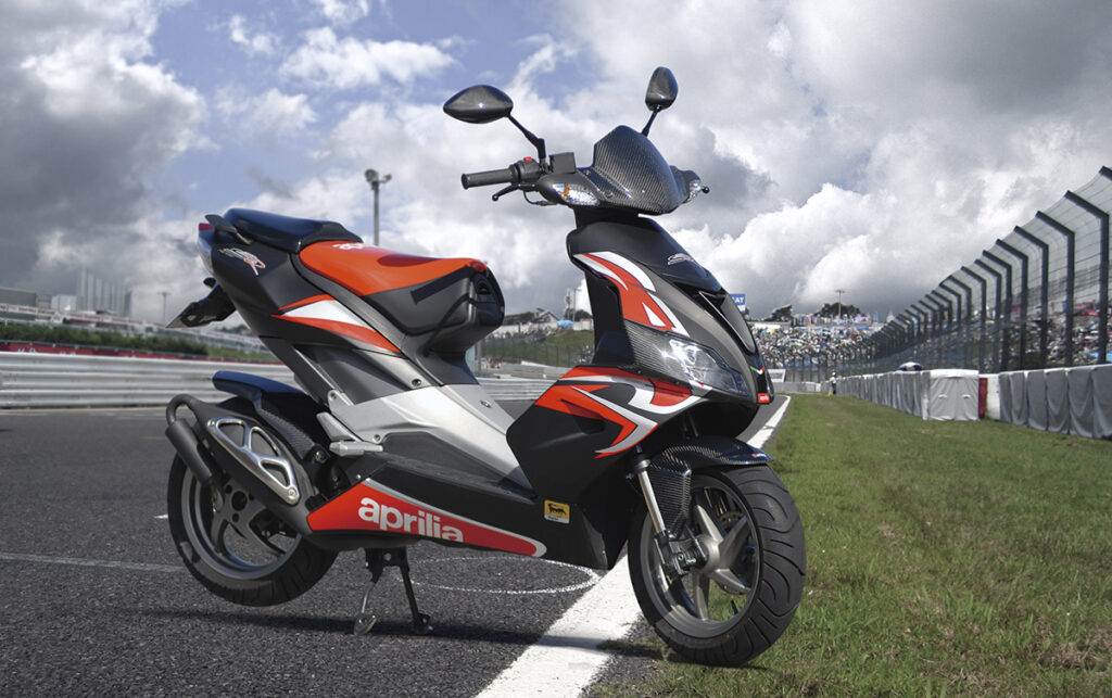 2455.アプリリアSR50 最速50cc 普通じゃ物足りない方に♪　千葉県柏市　即日配送可能 最速 アプリリアSR50 限定カラー 千葉県柏市 即日配送可能 最速